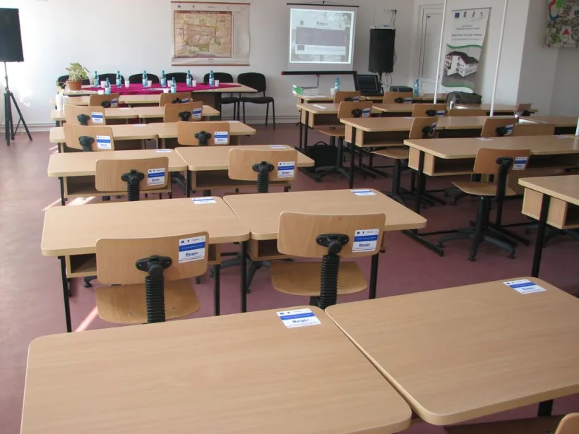 O a doua şansă pentru cei care nu au avut posibilităţi la vremea lor