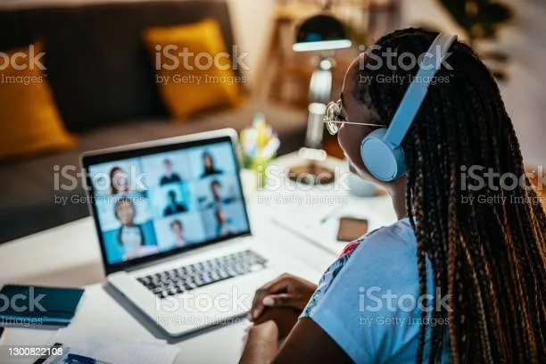 Până la urmă, tot online rămânem