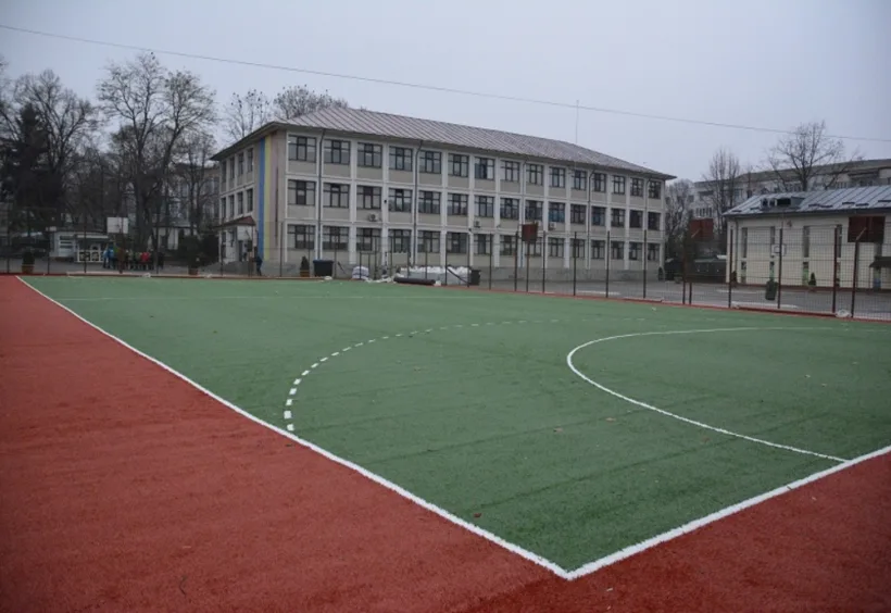 Avem cumva şi alte terenuri de sport gratuite pentru copii?