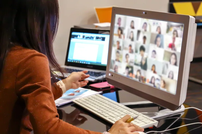Şcoala online - un dezastru educaţional