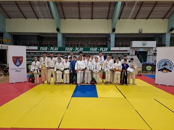„Judoka Moș Nicolae te premiază!”