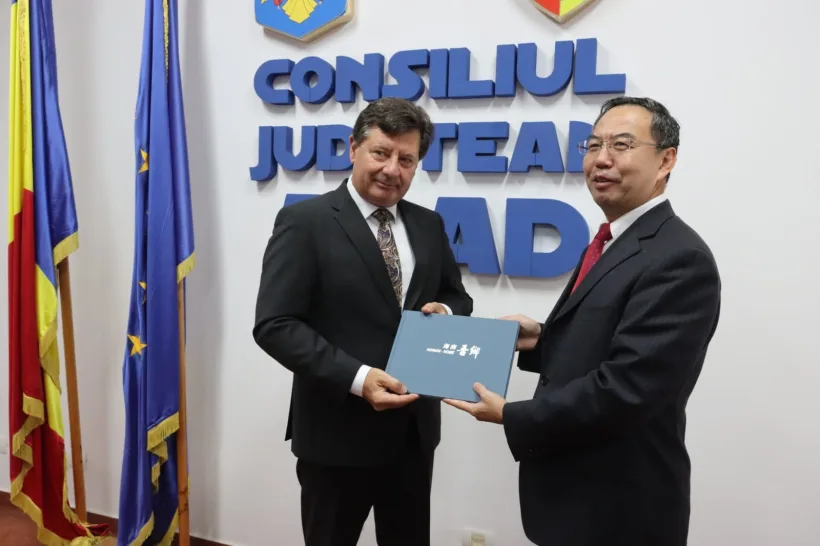 25 de ani de înfrățire între Județul Arad și Provincia Hainan!