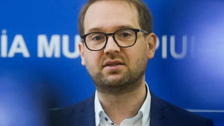 Liderul USR: Nimeni nu e nebun să taie bani de la investiții, s-au promis bani care nu există