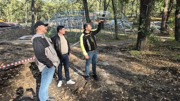 Parc de aventură în Pădurea Gârboavele: lucrările la pistele de bob se apropie de final