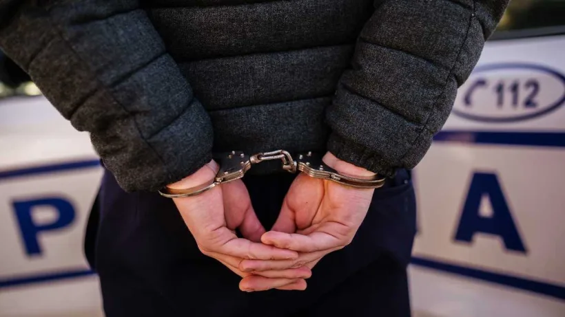 Trafic de persoane, proxenetism și contrabandă: șapte urmăriți internațional aduși în țară