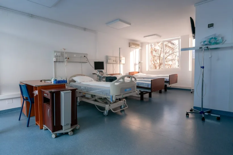 Școala nu se oprește nici măcar în spital: Ministerul Educației caută profesori pentru elevii internați