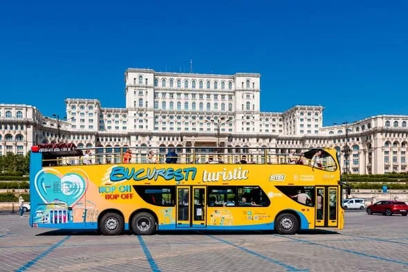 Autobuzele turistice ale Bucureștiului au revenit pe traseu!