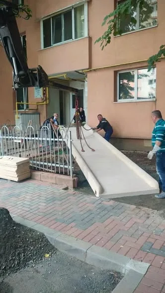 Campanie de instalare la blocurile din Sectorul 3 a rampelor pentru persoane cu handicap